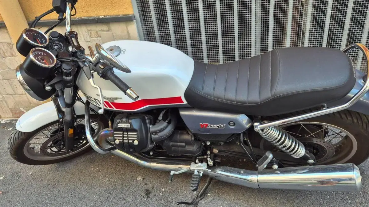 Moto Guzzi V7 850 Stone Special Abs (2021) 