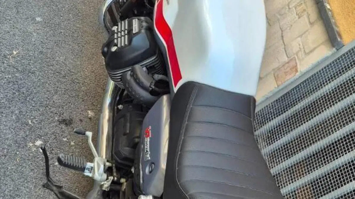 Moto Guzzi V7 850 Stone Special Abs (2021)  (2)