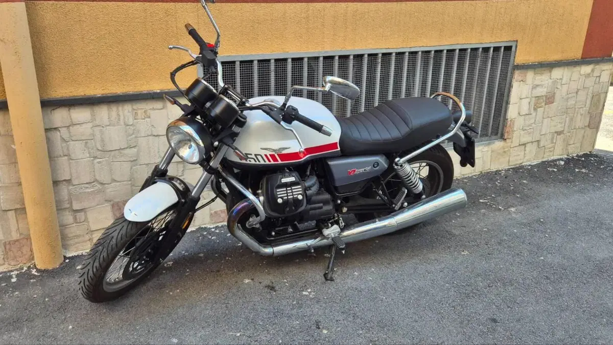 Moto Guzzi V7 850 Stone Special Abs (2021)  (3)