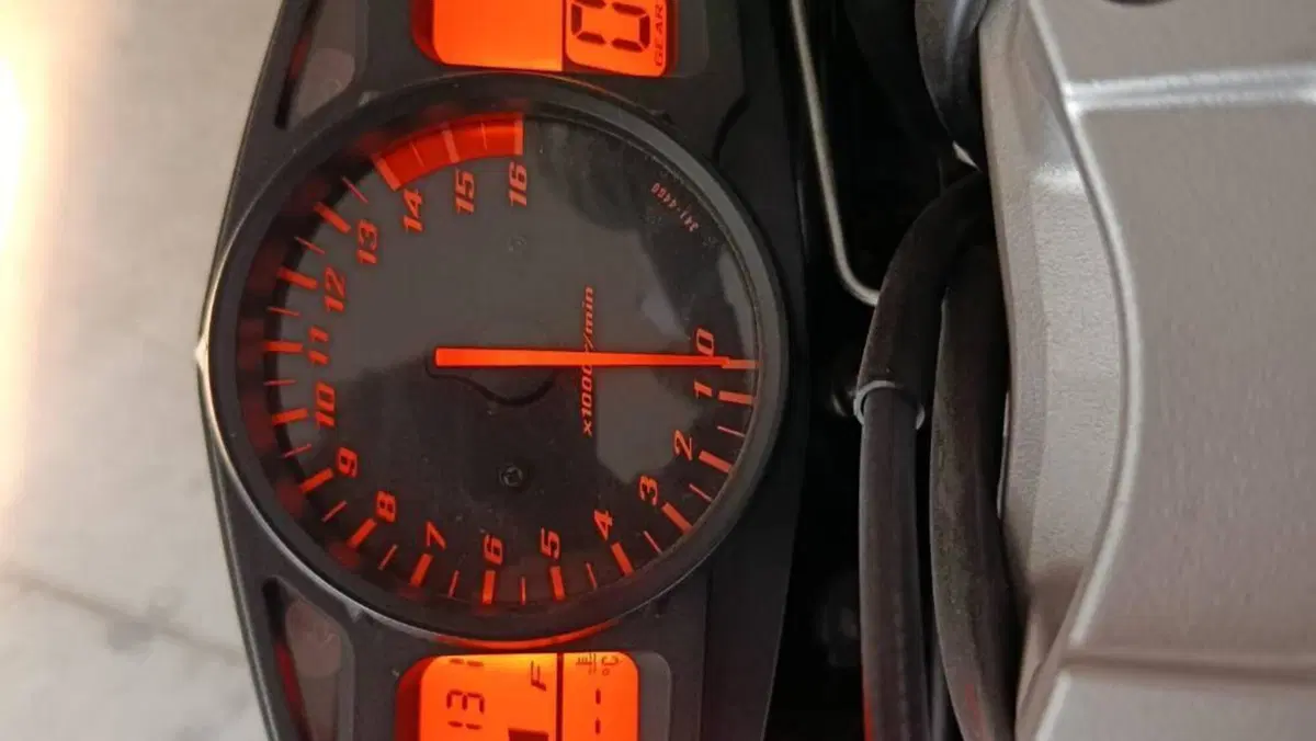 Suzuki GSR 600 (2006 - 11)  (3)