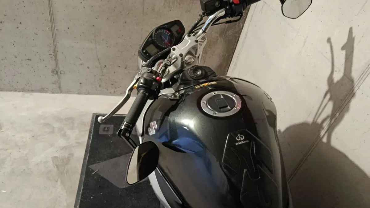 Suzuki GSR 600 (2006 - 11)  (6)