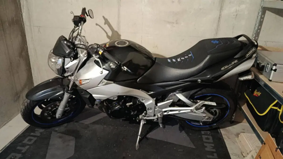 Suzuki GSR 600 (2006 - 11)  (8)