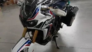 Honda Africa Twin CRF 1000L (2016 - 17)  (3)