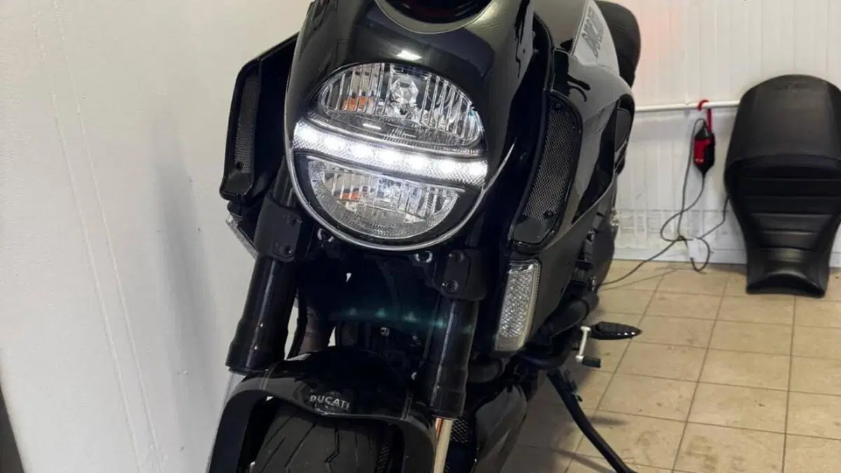 Ducati Diavel 1200 (2010 - 13)  (2)