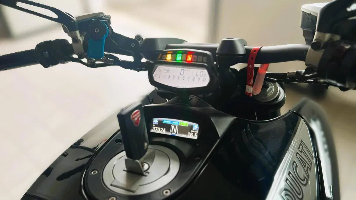 Ducati Diavel 1200 (2010 - 13)  (3)