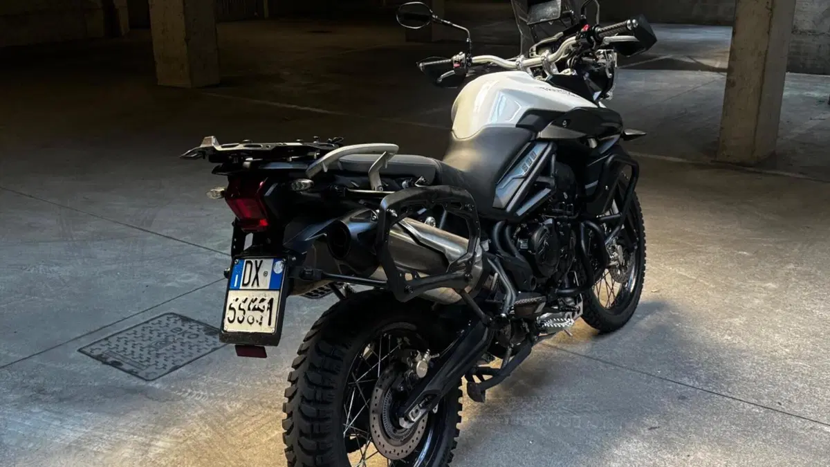 Triumph Tiger 800 XC (2011 - 12)  (4)