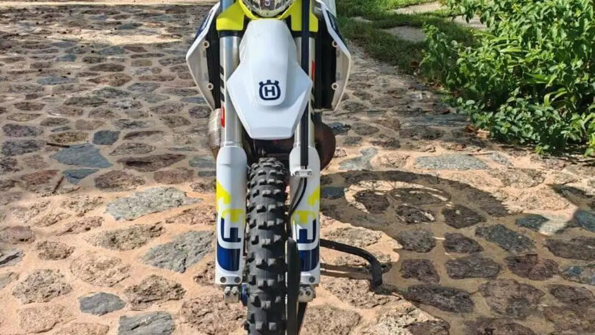 Husqvarna TE 300i (2023)  (3)
