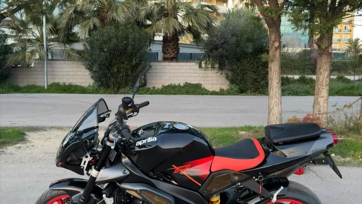Aprilia Tuono 1000 R (2004 - 05)  (2)
