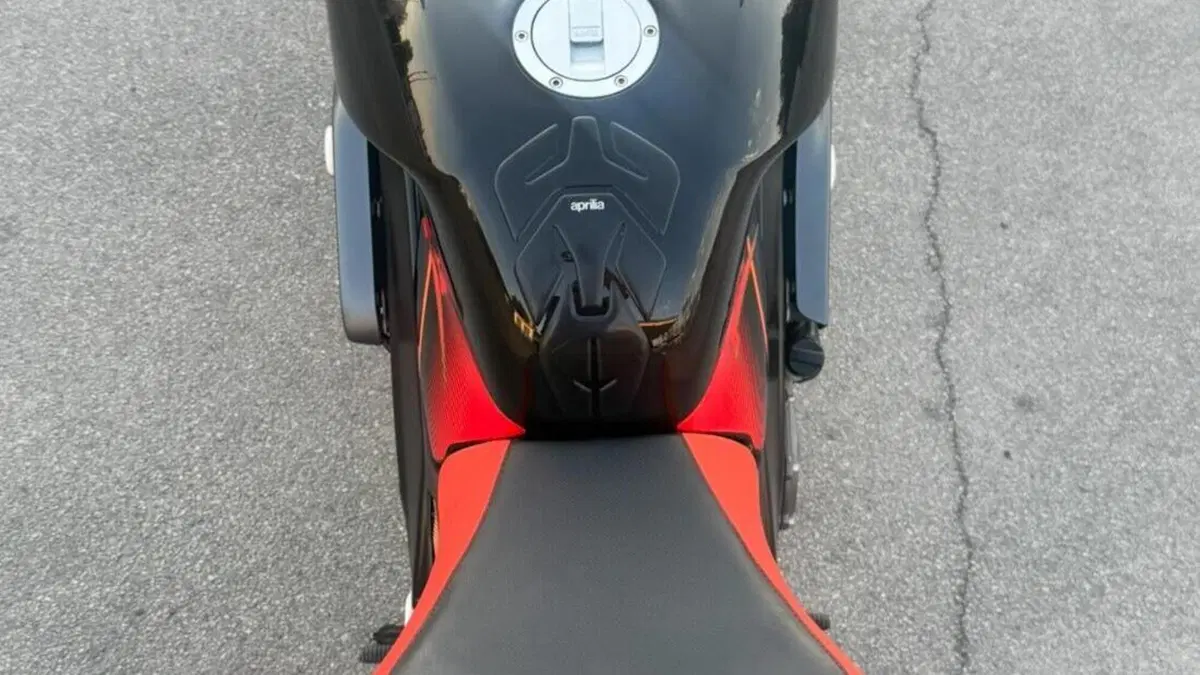 Aprilia Tuono 1000 R (2004 - 05)  (5)