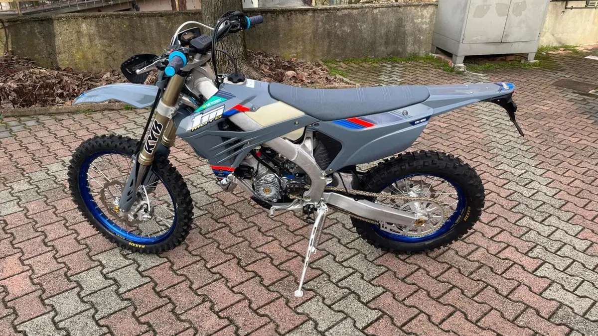 Tm Moto EN 125 ES Fi 2T (2026)  (2)