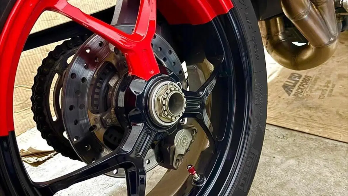 Ducati Hypermotard 950 RVE (2022 - 25)  (4)