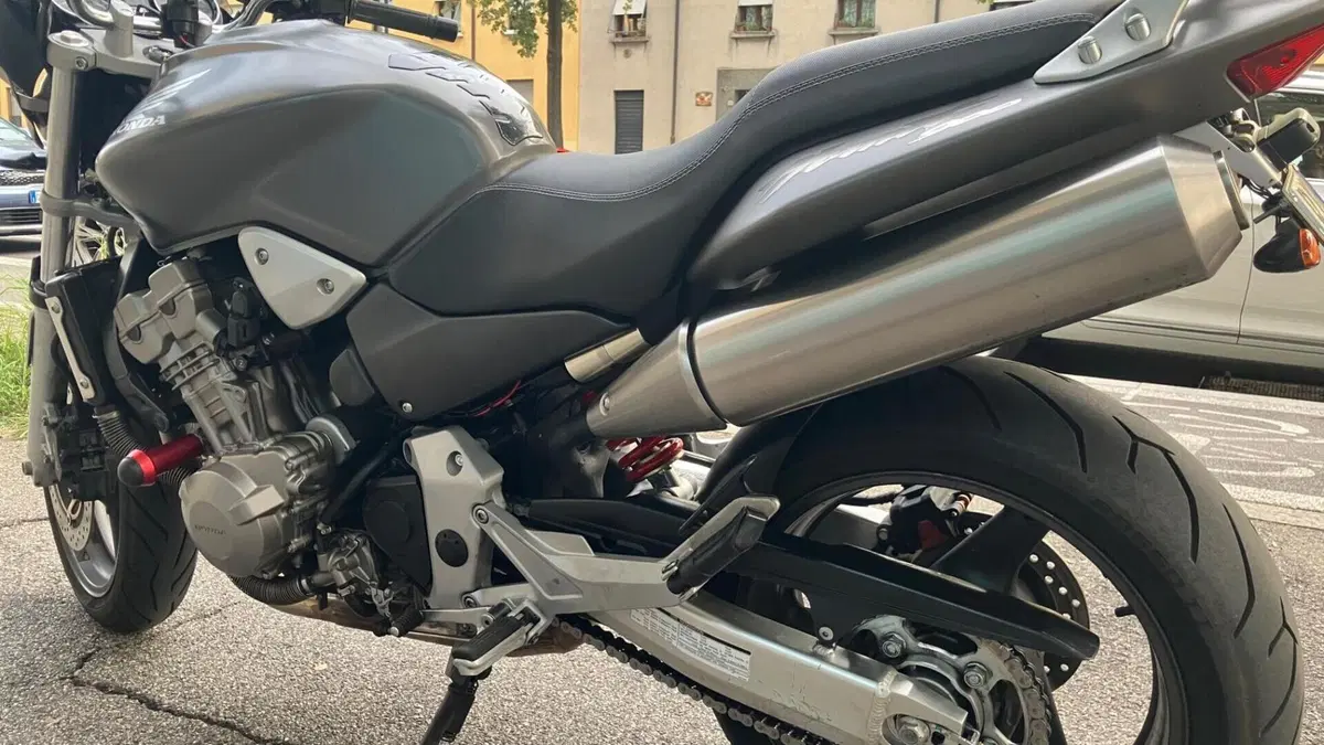 Honda Hornet 900  (2)