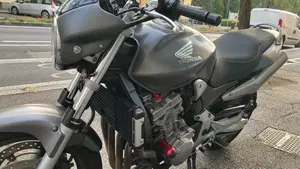 Honda Hornet 900  (5)