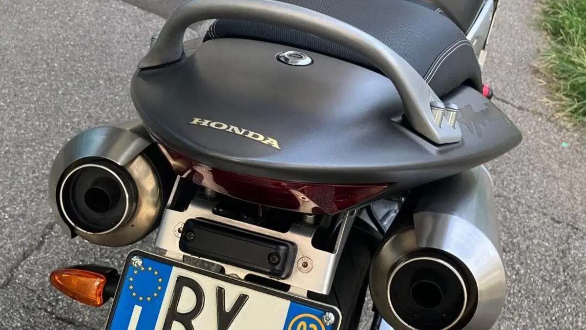 Honda Hornet 900  (16)