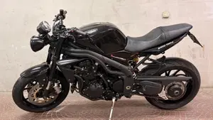 Triumph Speed Triple 1050 (2005 - 11)  (5)