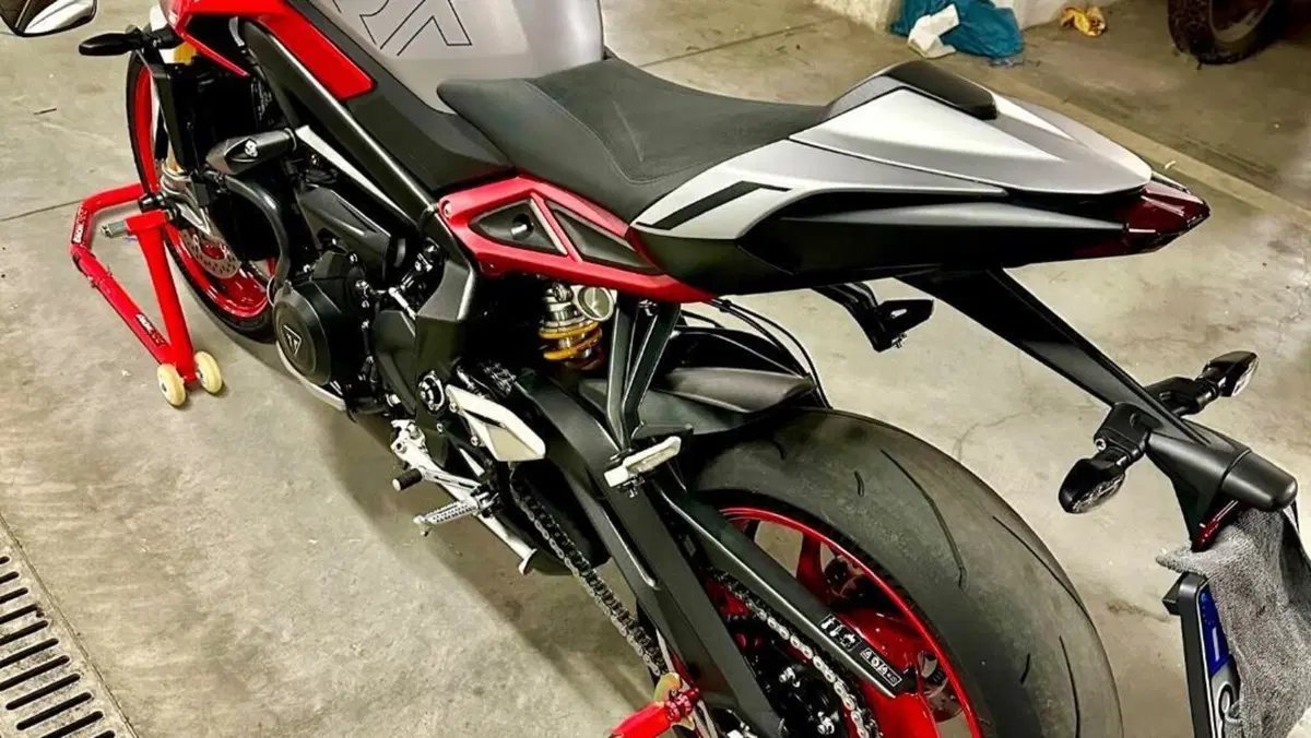 Triumph Street Triple 765 RX (2026)  (4)