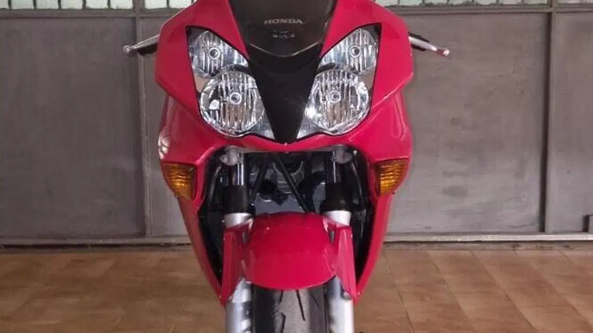 Honda VFR 800 (2002 - 05) 