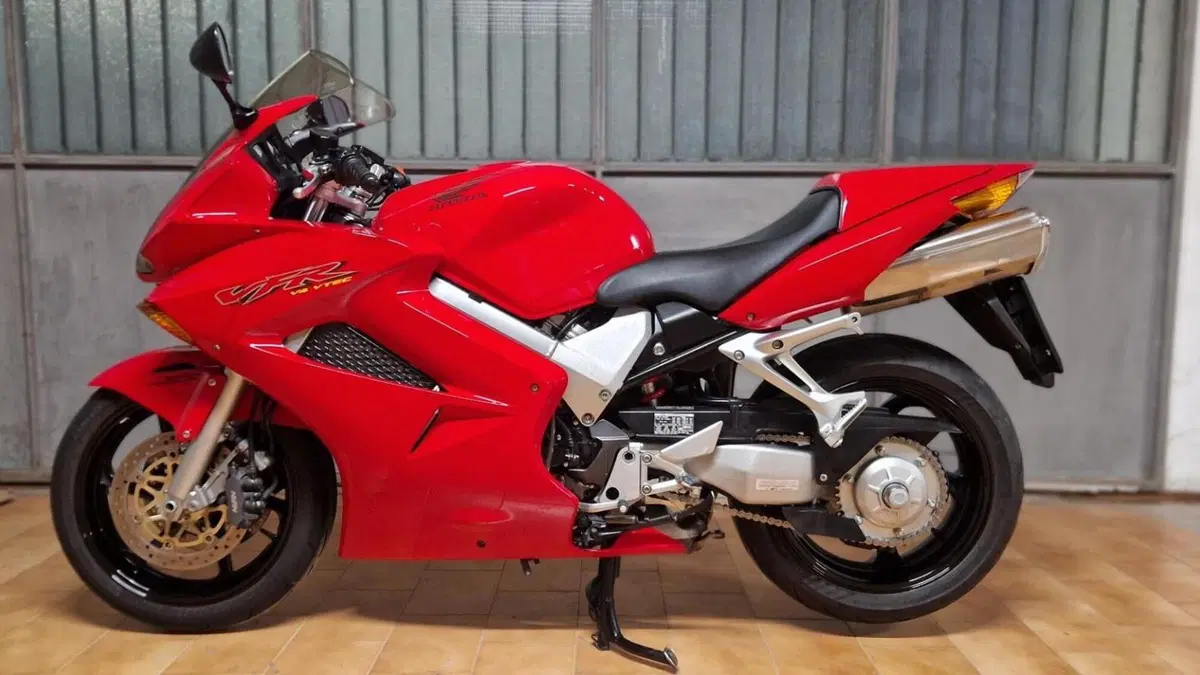 Honda VFR 800 (2002 - 05)  (2)