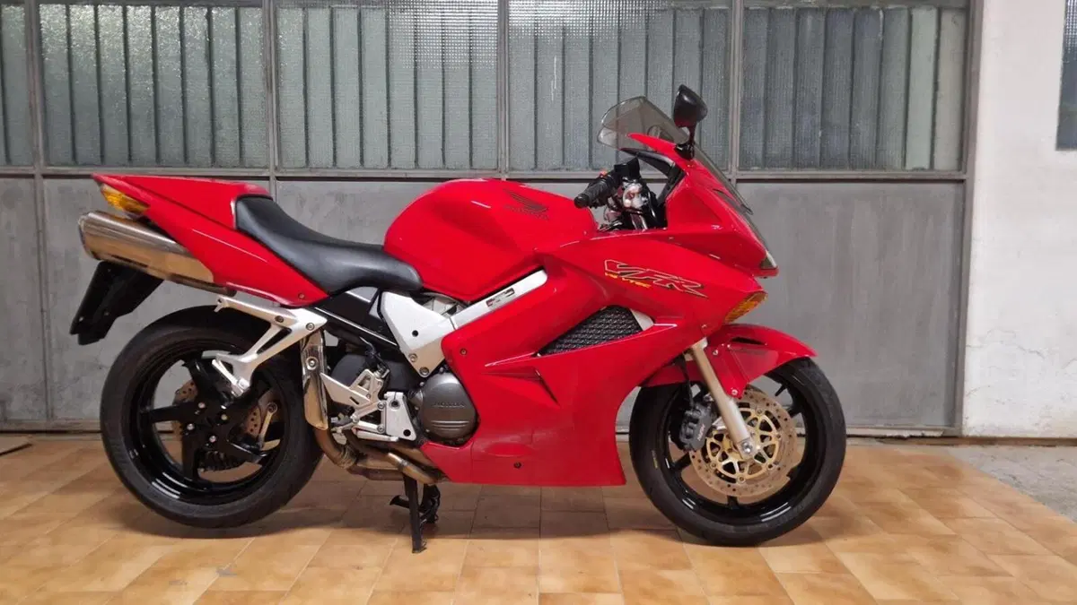 Honda VFR 800 (2002 - 05)  (3)