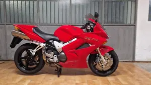 Honda VFR 800 (2002 - 05)  (3)