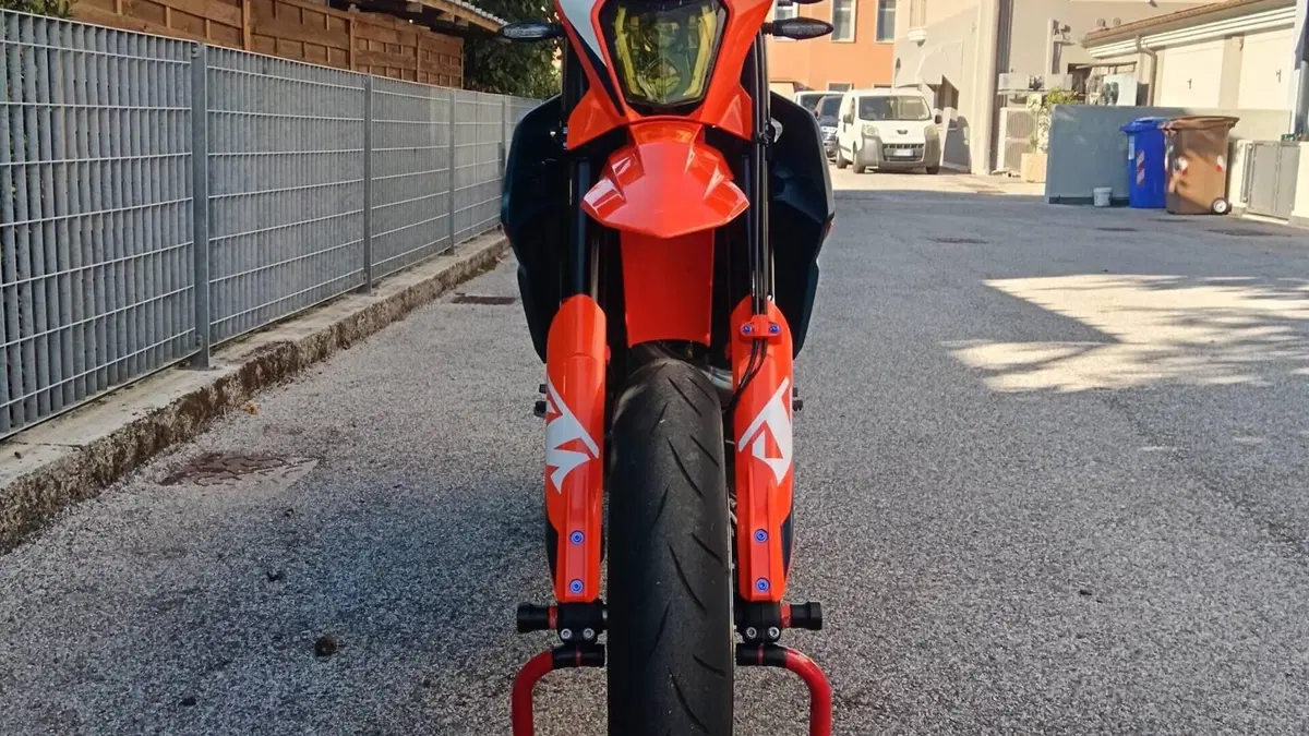 KTM 690 SMC R (2023 - 25)  (3)
