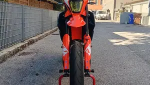 KTM 690 SMC R (2023 - 25)  (3)