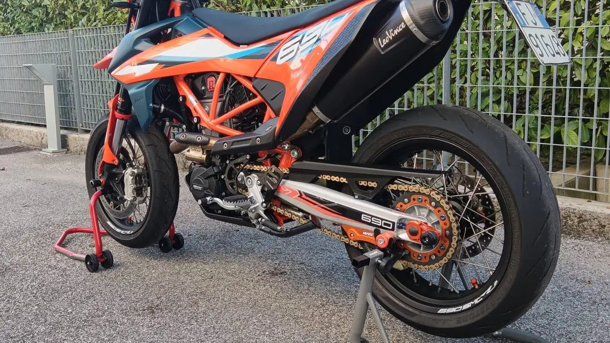 KTM 690 SMC R (2023 - 25)  (5)