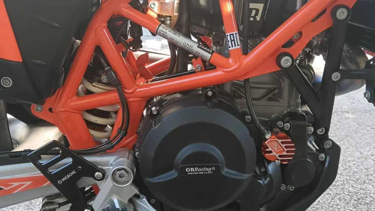 KTM 690 SMC R (2023 - 25)  (6)