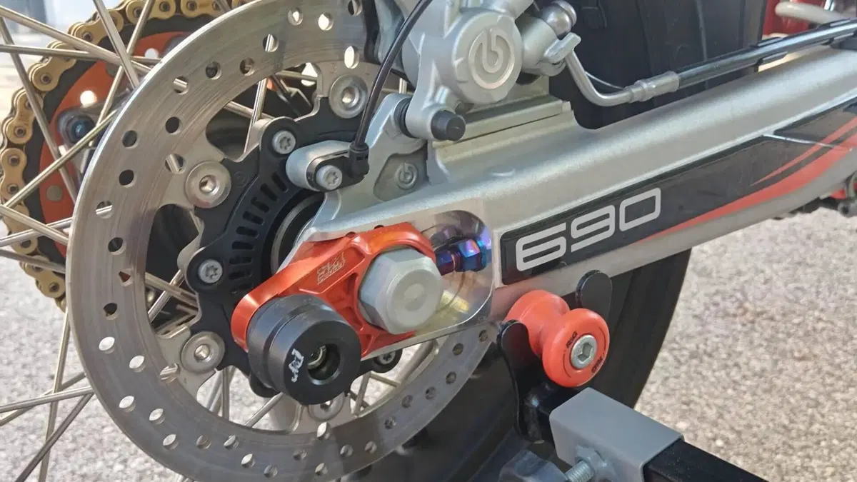 KTM 690 SMC R (2023 - 25)  (7)