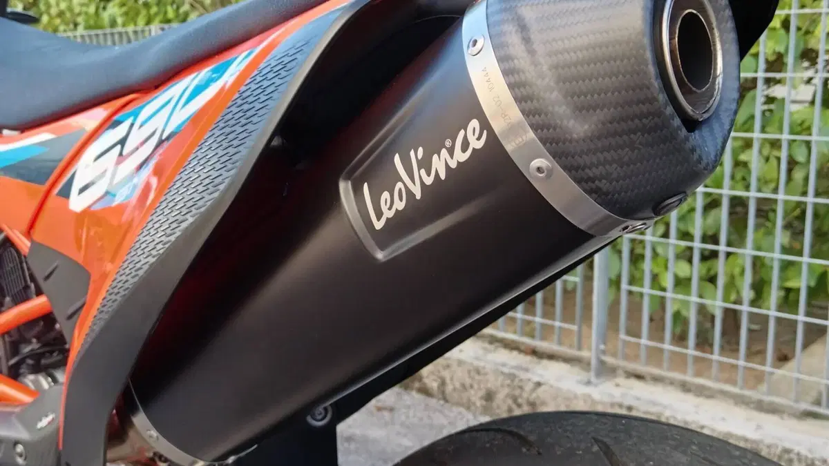 KTM 690 SMC R (2023 - 25)  (9)