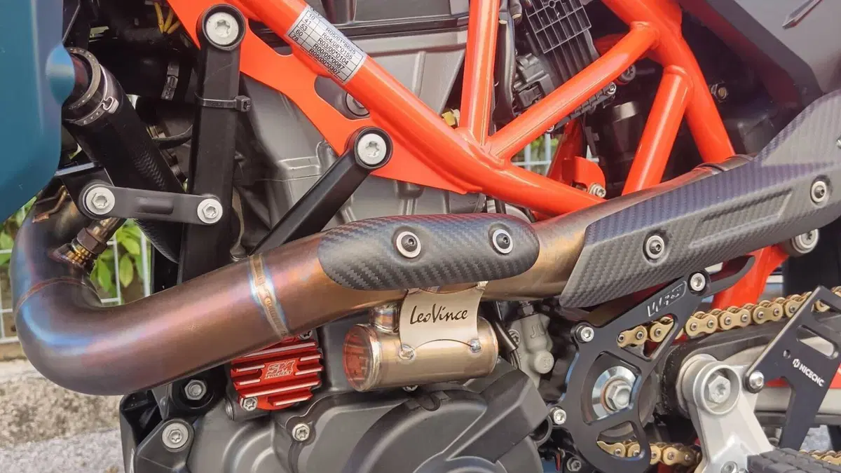 KTM 690 SMC R (2023 - 25)  (10)