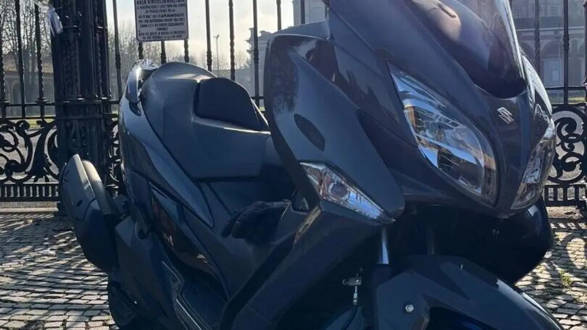 Suzuki Burgman 400 (2022 - 24)  (2)