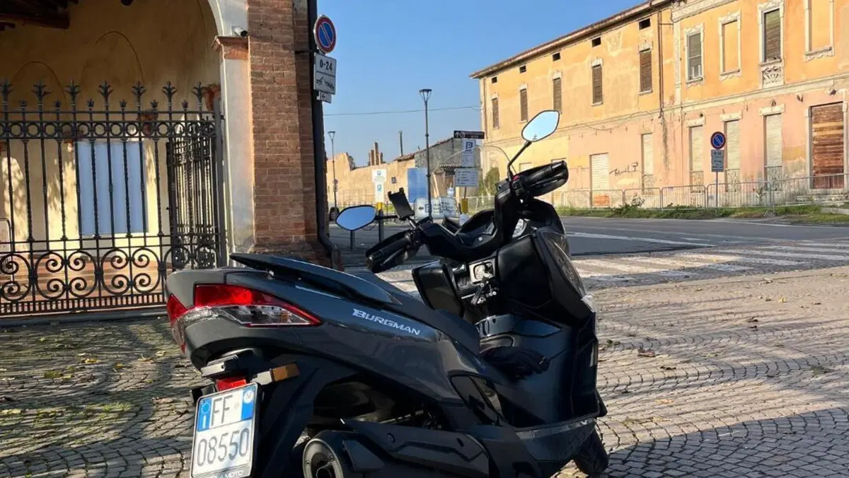 Suzuki Burgman 400 (2022 - 24)  (3)