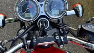 Triumph Bonneville T100 (2017 - 20)  (5)