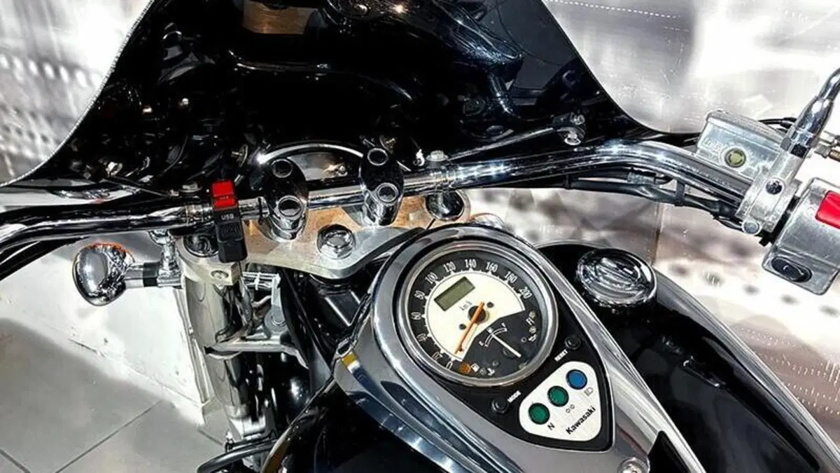 Kawasaki Vulcan VN 900 Classic (2006 - 10)  (6)