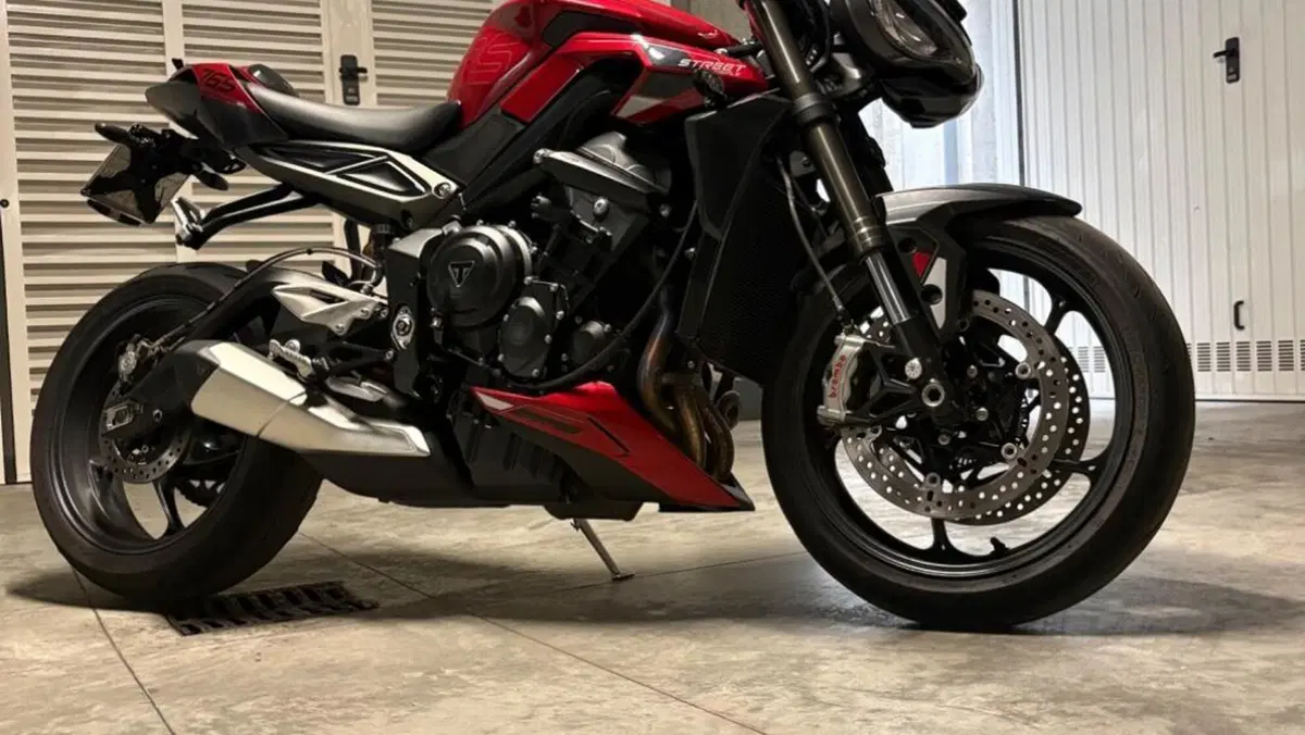 Triumph Street Triple 765 RS (2023 - 26)  (2)