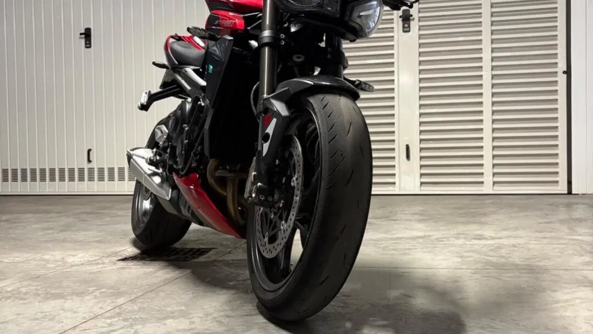 Triumph Street Triple 765 RS (2023 - 26)  (8)
