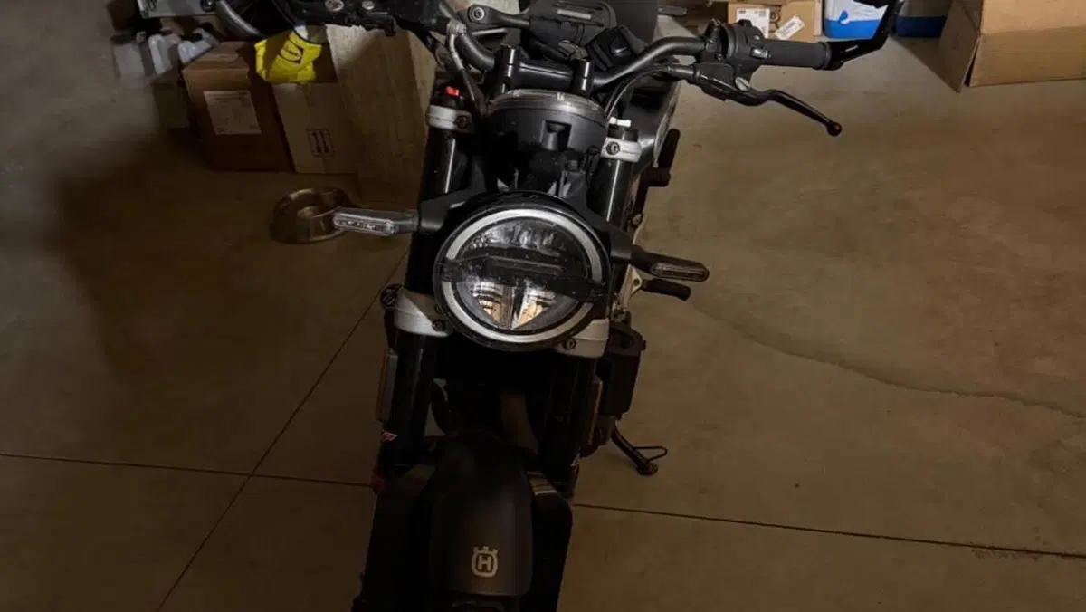 Husqvarna Svartpilen 401 (2021 - 23)  (2)