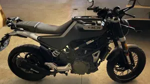 Husqvarna Svartpilen 401 (2021 - 23)  (3)