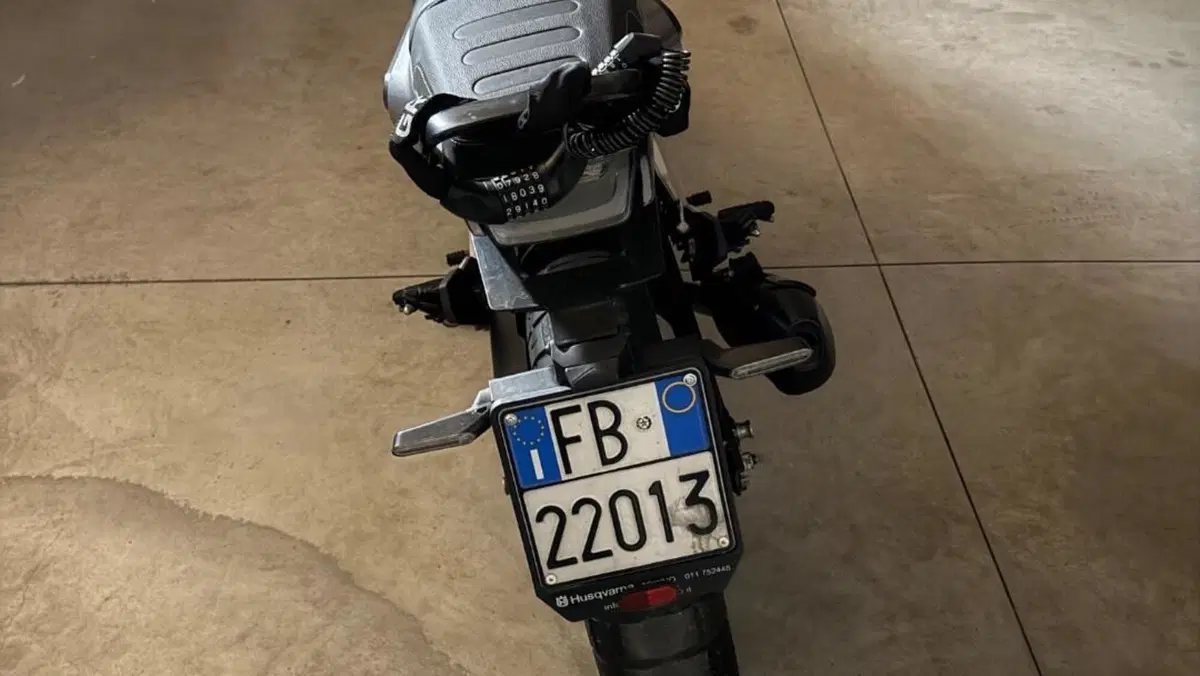 Husqvarna Svartpilen 401 (2021 - 23)  (4)