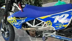 Husqvarna 701 Supermoto (2016)  (3)