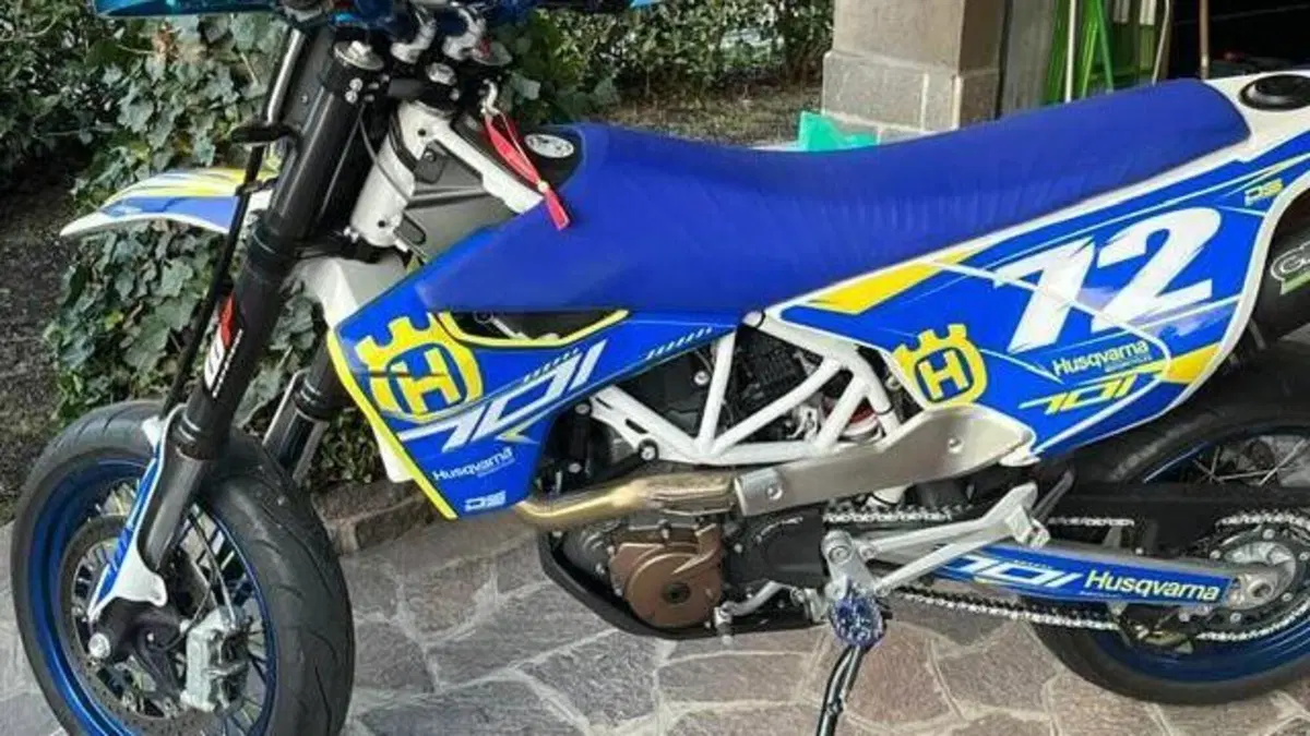 Husqvarna 701 Supermoto (2016)  (4)