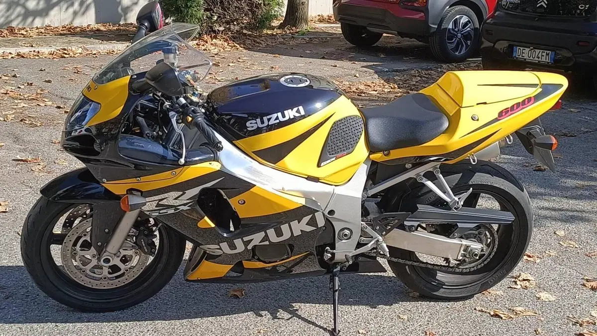 Suzuki GSX R 600 (2001 - 03)  (2)