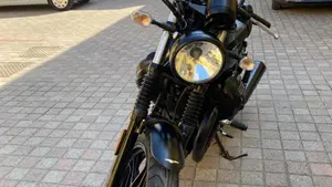 Moto Guzzi V7 III Stone (2017 - 20)  (3)