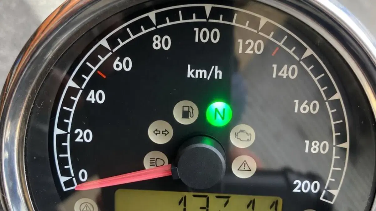 Moto Guzzi V7 III Stone (2017 - 20)  (5)
