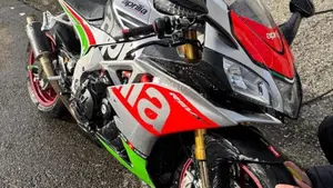 Aprilia RSV4 RF (2017 - 19)  (2)