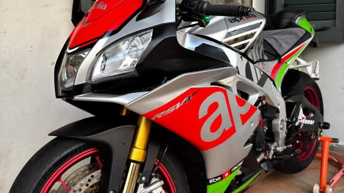 Aprilia RSV4 RF (2017 - 19)  (6)
