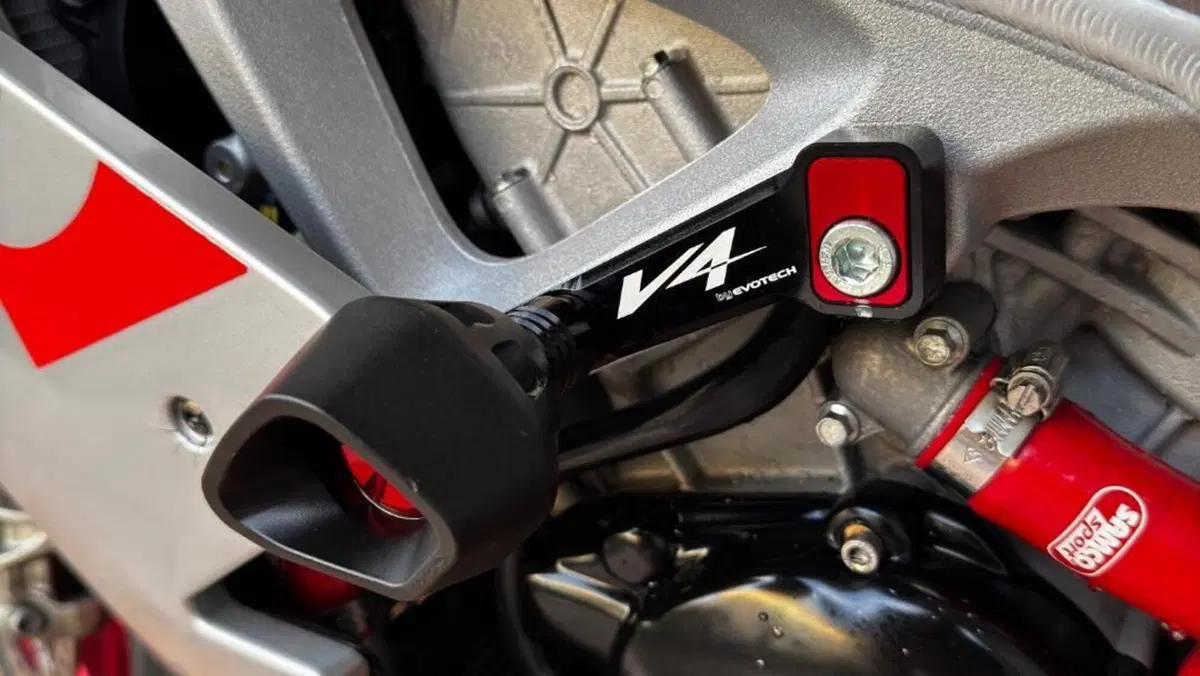Aprilia RSV4 RF (2017 - 19)  (7)