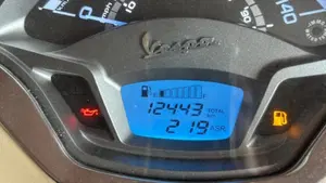 Vespa GTS 300 Hpe (2019)  (4)