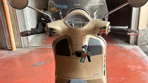 Vespa GTS 300 Hpe (2019)  (5)